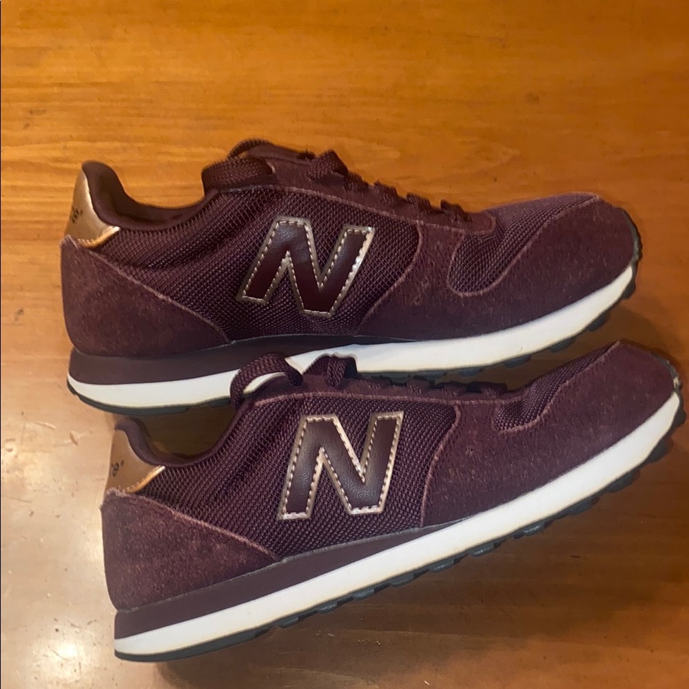 New Balance 311 Women’s sneakers Burgundy with rose gold size 6